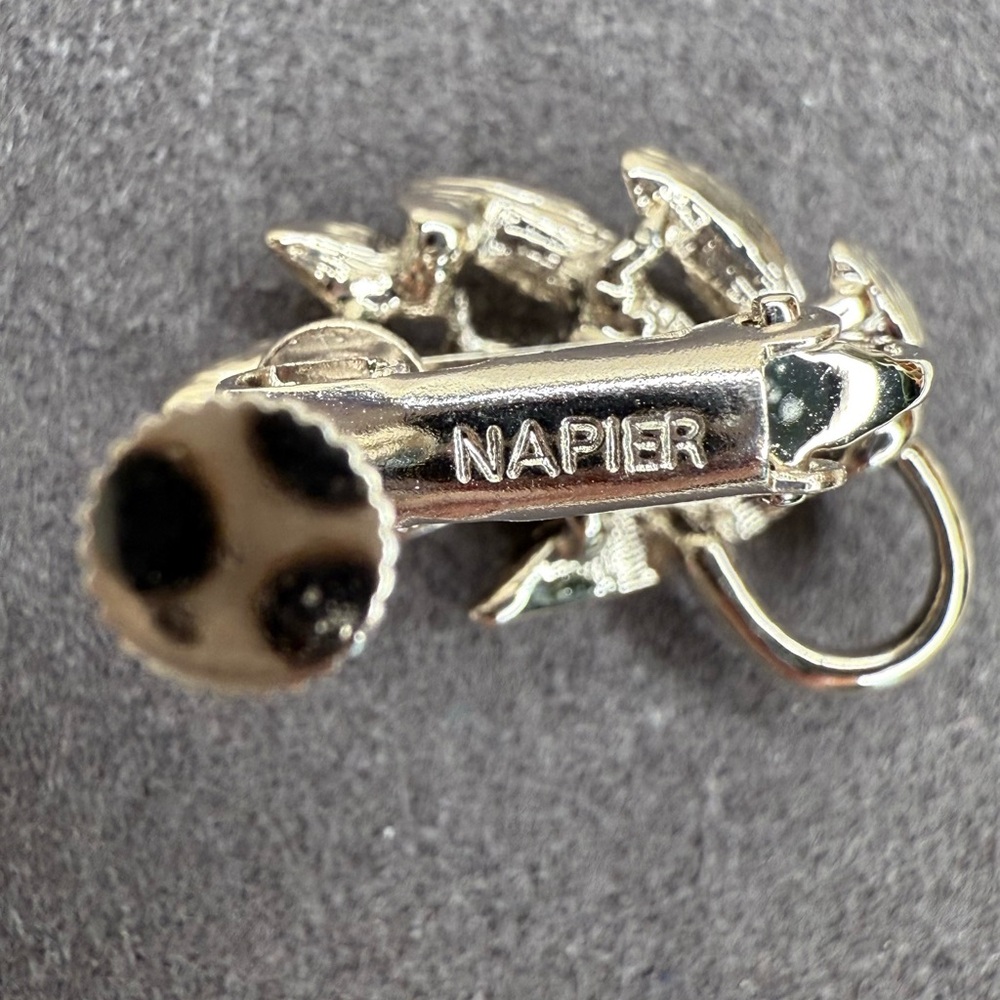 VTG Napier Silver Leaf Earrings Mid-Century Screw Back Clip On Botanical Jewelry - Picture 5 of 7